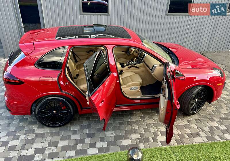 Внедорожник / Кроссовер Porsche Cayenne 2015 в Киеве