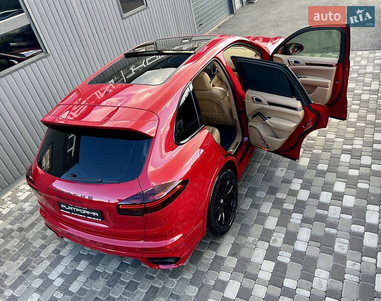 Внедорожник / Кроссовер Porsche Cayenne 2015 в Киеве