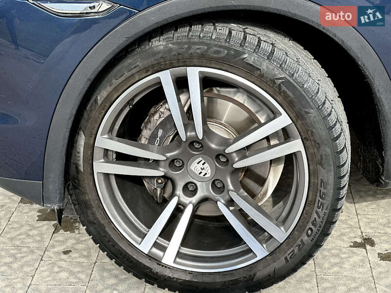 Внедорожник / Кроссовер Porsche Cayenne 2013 в Львове