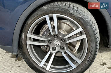 Позашляховик / Кросовер Porsche Cayenne 2013 в 
