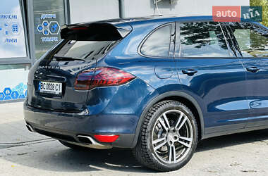 Позашляховик / Кросовер Porsche Cayenne 2013 в 