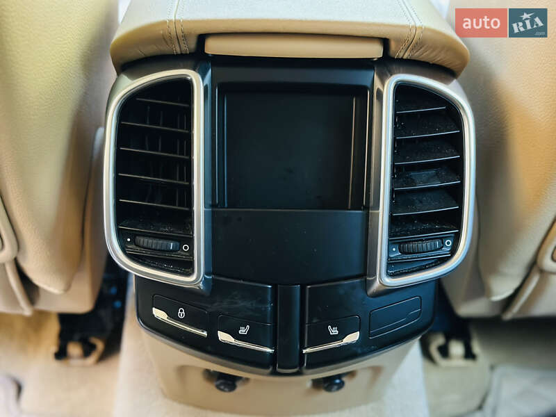 Внедорожник / Кроссовер Porsche Cayenne 2013 в Львове