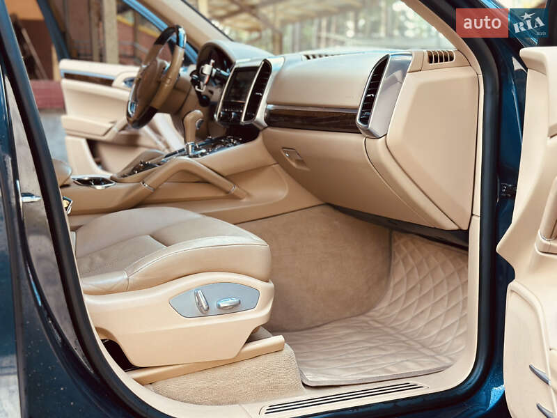 Внедорожник / Кроссовер Porsche Cayenne 2013 в Львове