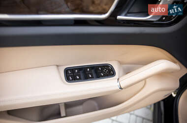 Внедорожник / Кроссовер Porsche Cayenne 2020 в 