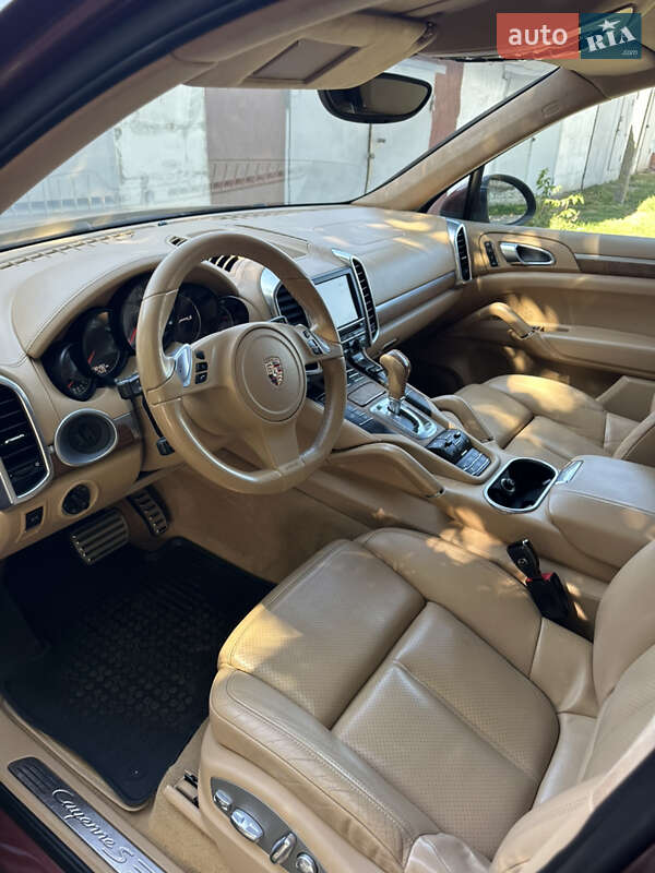 Внедорожник / Кроссовер Porsche Cayenne 2011 в Конотопе