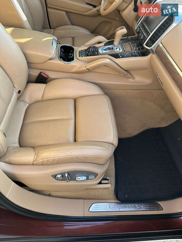 Внедорожник / Кроссовер Porsche Cayenne 2011 в Конотопе