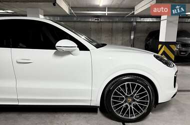 Позашляховик / Кросовер Porsche Cayenne 2019 в 