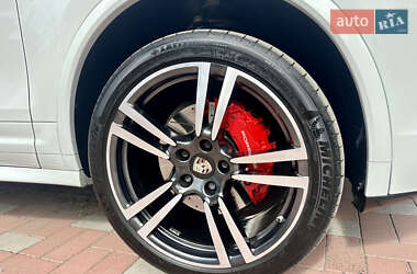 Внедорожник / Кроссовер Porsche Cayenne 2014 в 