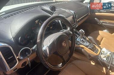 Внедорожник / Кроссовер Porsche Cayenne 2014 в 