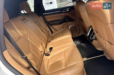 Внедорожник / Кроссовер Porsche Cayenne 2014 в 