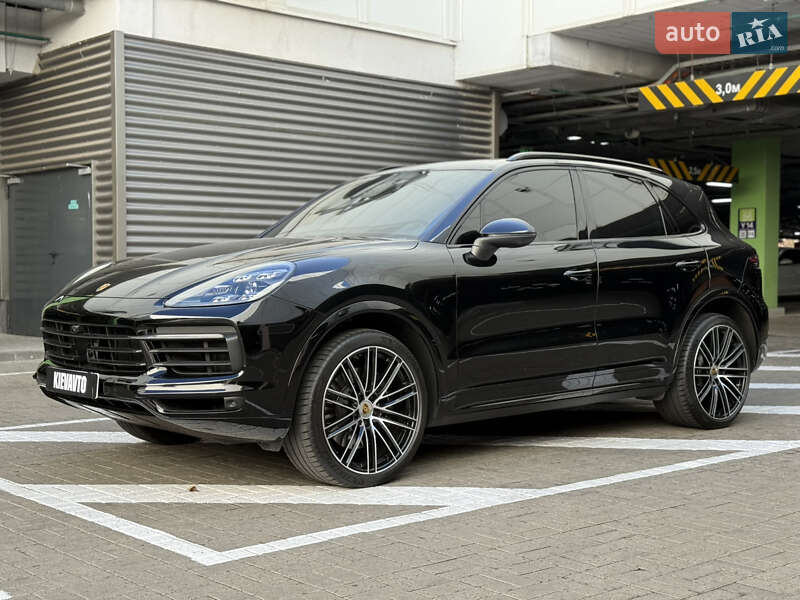 Внедорожник / Кроссовер Porsche Cayenne 2021 в 