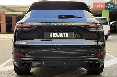 Внедорожник / Кроссовер Porsche Cayenne 2021 в 