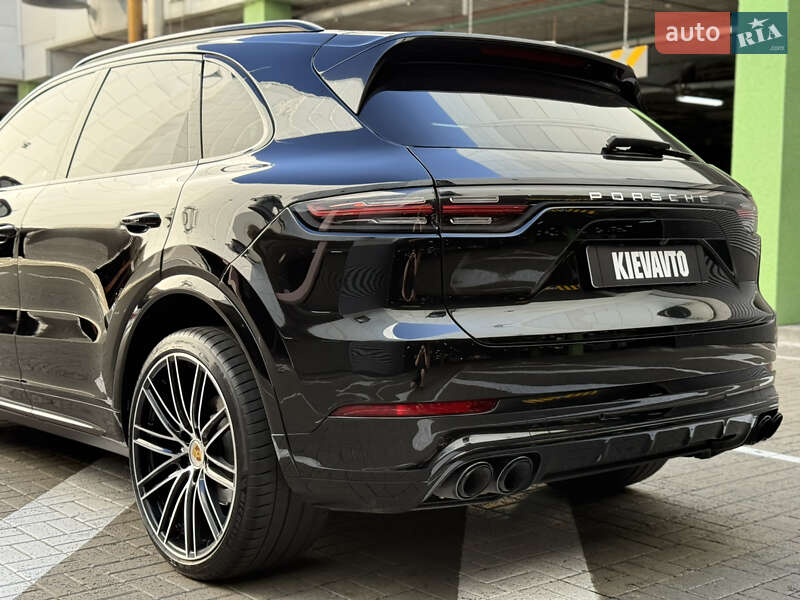 Позашляховик / Кросовер Porsche Cayenne 2021 в Києві