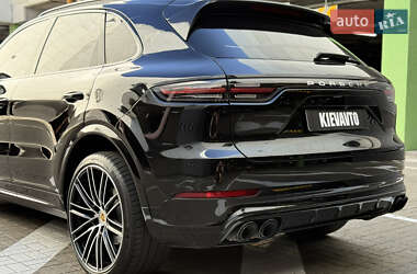Внедорожник / Кроссовер Porsche Cayenne 2021 в 