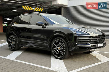 Внедорожник / Кроссовер Porsche Cayenne 2021 в 