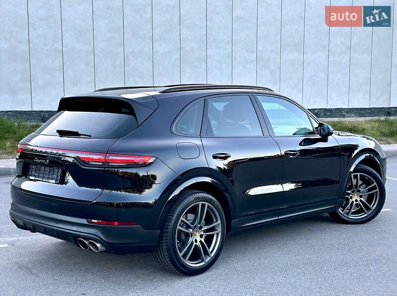 Внедорожник / Кроссовер Porsche Cayenne 2017 в Киеве