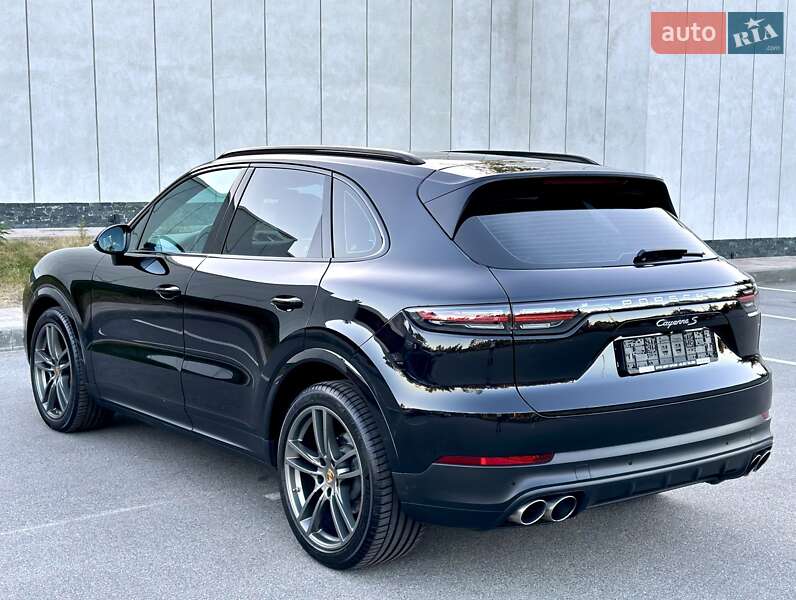 Внедорожник / Кроссовер Porsche Cayenne 2017 в Киеве