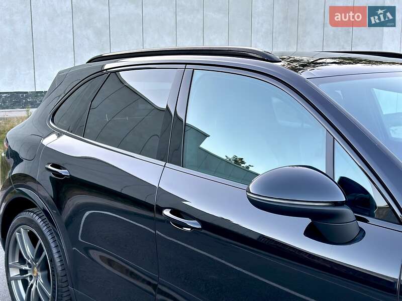 Внедорожник / Кроссовер Porsche Cayenne 2017 в Киеве