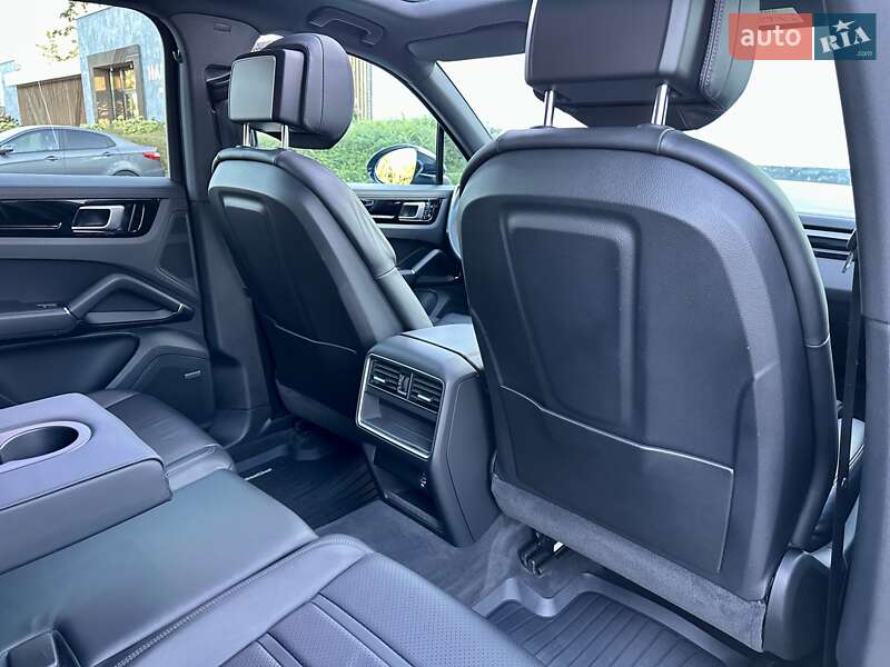 Внедорожник / Кроссовер Porsche Cayenne 2017 в Киеве