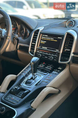 Позашляховик / Кросовер Porsche Cayenne 2014 в 