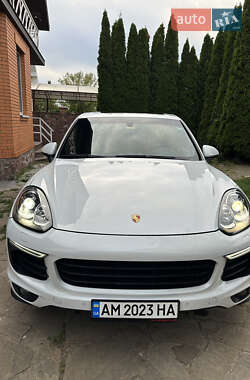Внедорожник / Кроссовер Porsche Cayenne 2017 в 