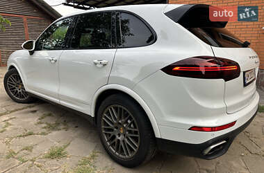 Внедорожник / Кроссовер Porsche Cayenne 2017 в 