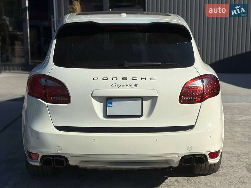 Внедорожник / Кроссовер Porsche Cayenne 2011 в Киеве