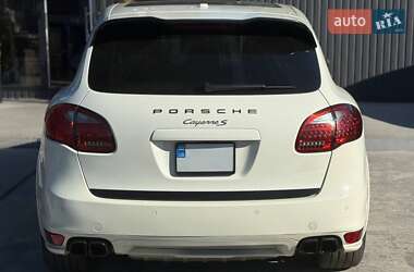 Внедорожник / Кроссовер Porsche Cayenne 2011 в 