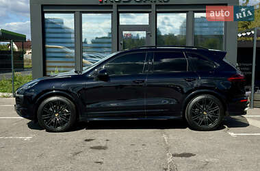 Внедорожник / Кроссовер Porsche Cayenne 2017 в 