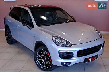 Позашляховик / Кросовер Porsche Cayenne 2015 в 
