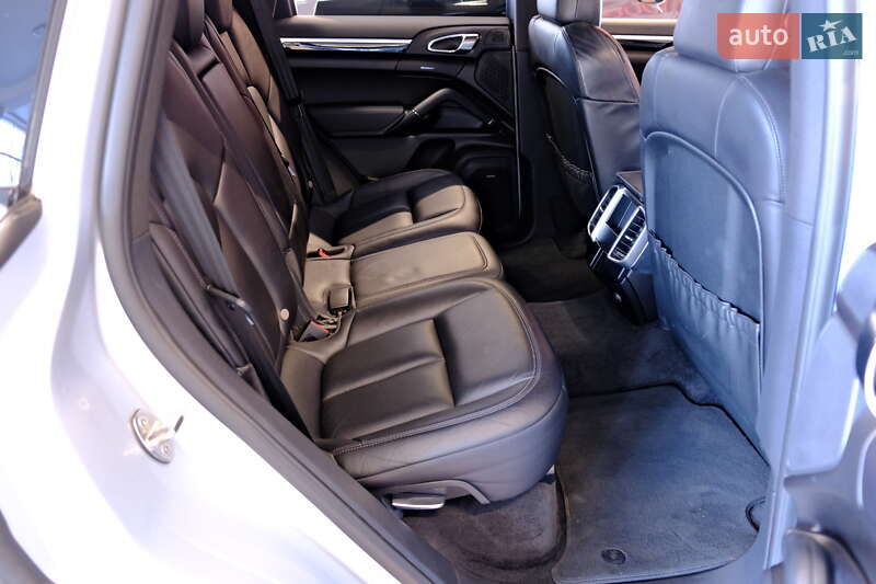 Внедорожник / Кроссовер Porsche Cayenne 2015 в Одессе