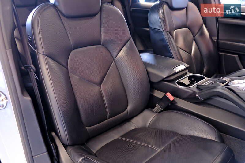 Внедорожник / Кроссовер Porsche Cayenne 2015 в Одессе