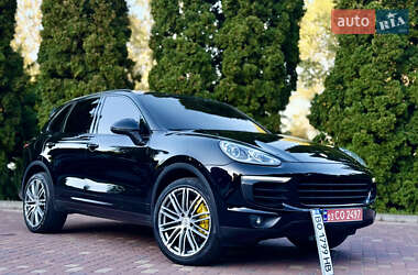 Позашляховик / Кросовер Porsche Cayenne 2015 в 