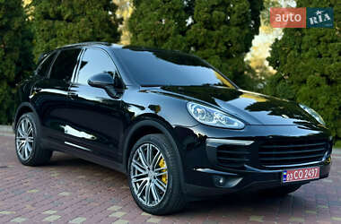 Позашляховик / Кросовер Porsche Cayenne 2015 в 