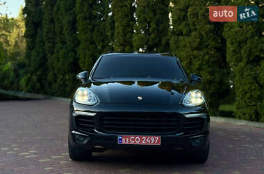 Позашляховик / Кросовер Porsche Cayenne 2015 в 