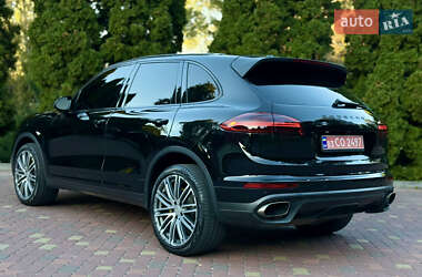Позашляховик / Кросовер Porsche Cayenne 2015 в 