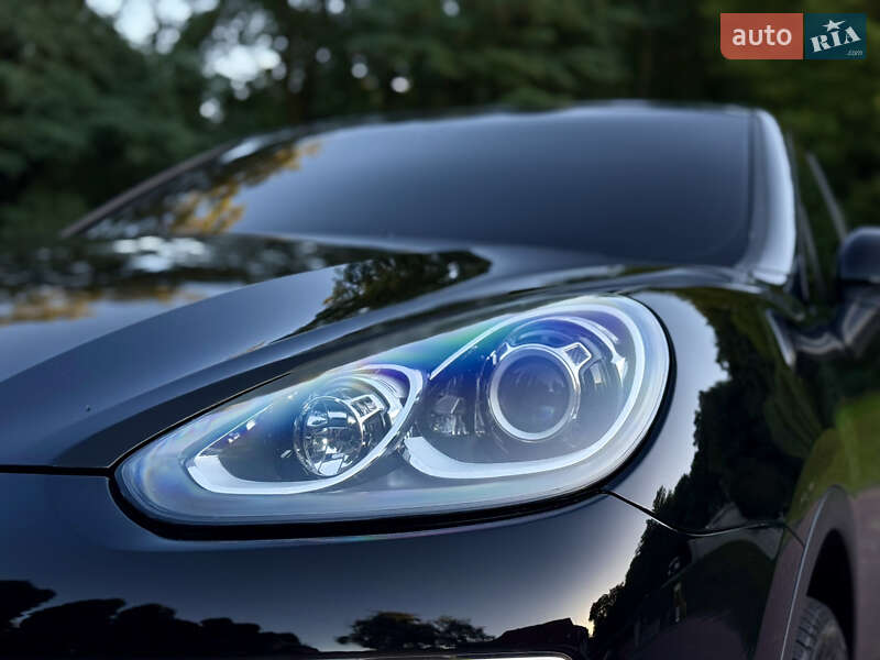 Внедорожник / Кроссовер Porsche Cayenne 2015 в Тернополе