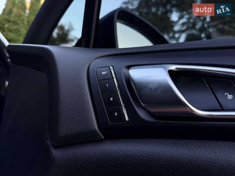 Внедорожник / Кроссовер Porsche Cayenne 2015 в Тернополе