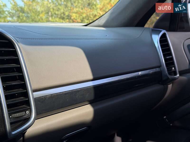 Внедорожник / Кроссовер Porsche Cayenne 2010 в Кривом Роге