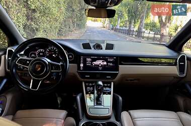 Позашляховик / Кросовер Porsche Cayenne 2018 в 