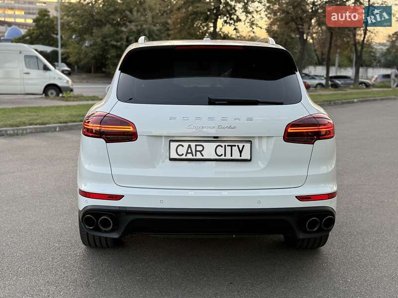 Внедорожник / Кроссовер Porsche Cayenne 2016 в Киеве
