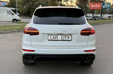 Позашляховик / Кросовер Porsche Cayenne 2016 в 