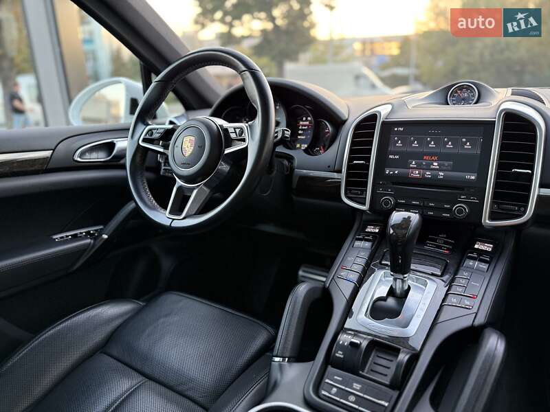 Внедорожник / Кроссовер Porsche Cayenne 2016 в Киеве
