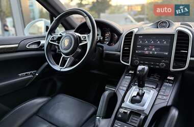 Позашляховик / Кросовер Porsche Cayenne 2016 в 
