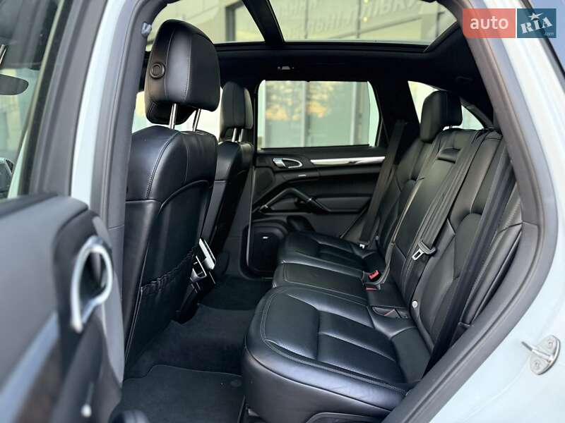 Внедорожник / Кроссовер Porsche Cayenne 2016 в Киеве