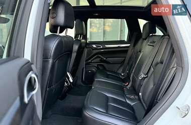 Позашляховик / Кросовер Porsche Cayenne 2016 в 
