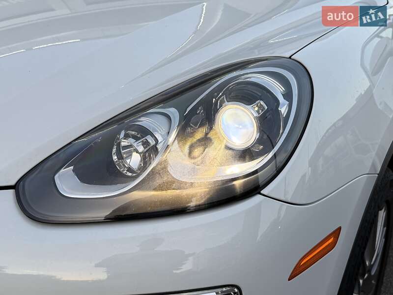 Внедорожник / Кроссовер Porsche Cayenne 2016 в Киеве