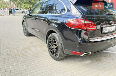 Внедорожник / Кроссовер Porsche Cayenne 2012 в 