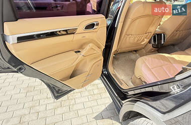 Внедорожник / Кроссовер Porsche Cayenne 2012 в 