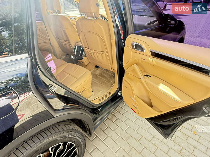Внедорожник / Кроссовер Porsche Cayenne 2012 в Киеве фото 33 Внедорожник / Кроссовер Porsche Cayenne 2012 в Киеве